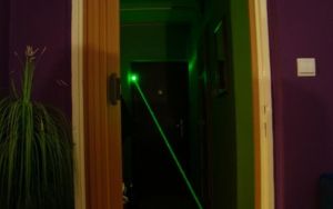 Zelený laser 2v1 300mw na AAA batérie (green laser)