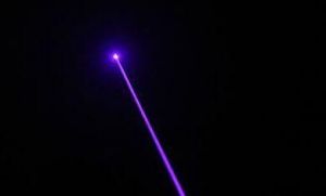 Fialovy modry laser 2v1 300mw na AAA batérie